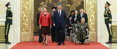 掌声响起，致敬！