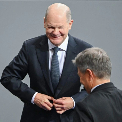 输掉投票后，朔尔茨想“庆祝”