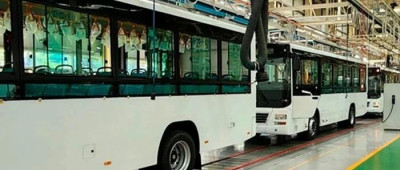 “中国生产的公交车到了！400辆！”