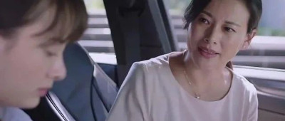 孩子长大后跟你亲不亲，看这1点早有预兆