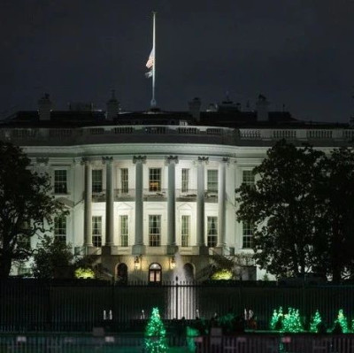 “半旗”下就职，特朗普怒了