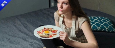 饭都凉了还没打开电子榨菜，电视广告多到丧心病狂了