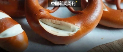 中产爱吃的碱水面包，为什么是“裂开”的？