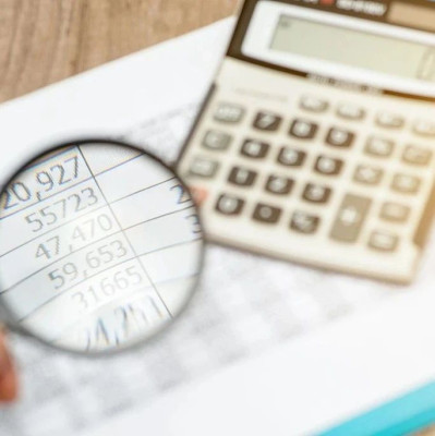 “年收入10万元以内，基本无需缴纳个税”