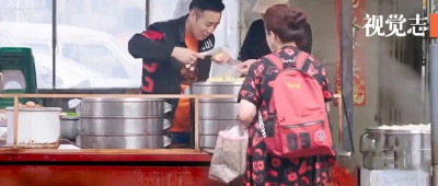 于和伟又爆红，但他回家卖包子了