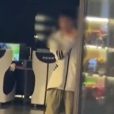 19岁男子捅人后割脖自残，成都警方通报：被捅者身亡