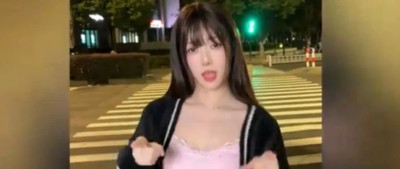 前体操冠军吴柳芳当网红惹“擦边”争议，鞠躬致歉