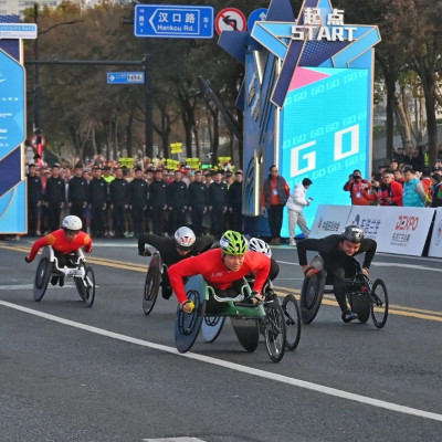上海马拉松火热起跑，竞速轮椅组首度亮相