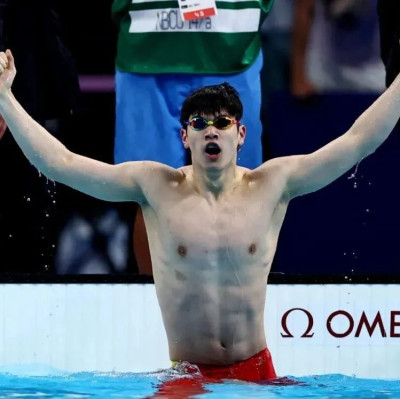 潘展乐回应“六块腹肌消失”