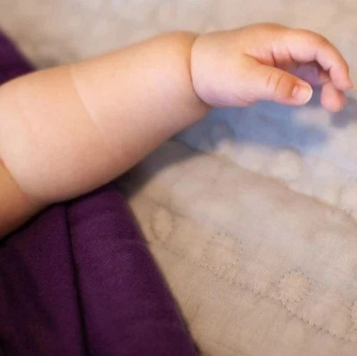 儿子是我认识的第6个胳膊肘脱臼的小孩，第1个是我自己