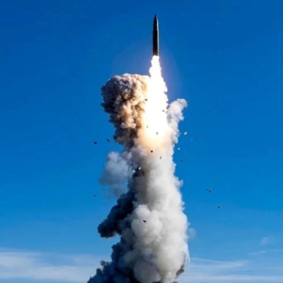 ​火箭军发射洲际弹道导弹现场→