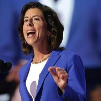 雷蒙多教特朗普做事：危险技术得自己留着，不能给中国