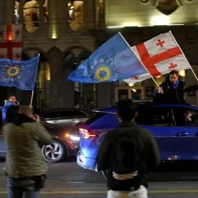 向西还是向俄？这个前苏联国家做出抉择