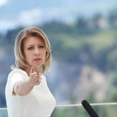 扎哈罗娃：先谈谈美军基地吧