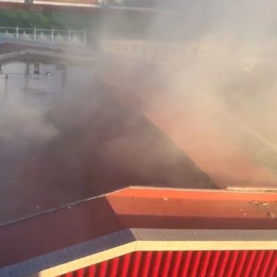 突发！吉林白城一滑冰馆屋顶坍塌