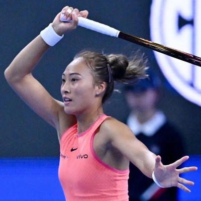 郑钦文拿下首胜，成功晋级！