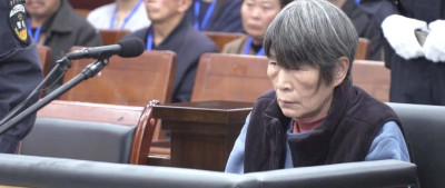 “第一次看到她垂头丧气、双手发抖！”余华英庭审现场→