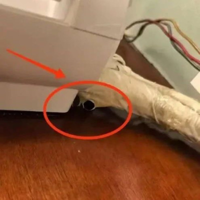 情侣发现摄像头写差评遭酒店起诉，警方通报