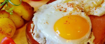 不用少吃，也能延缓衰老！厦大团队两篇《自然》揭示断食抗衰老的关键分子；21天不用手机，抑郁减少，入睡更快｜本周论文推荐