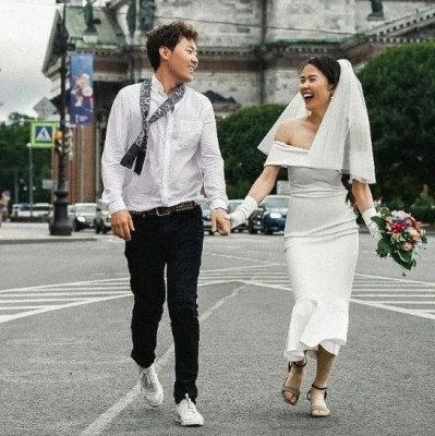 年轻人整顿婚礼：不接亲、没仪式，放个短片就干饭