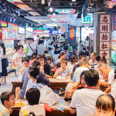 「晚上10点后，店里一半是韩国人」，只为吃瓜？