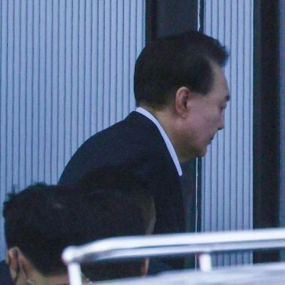 尹锡悦被送入拘留所，讯问细节公开：有休息室，晚餐大酱汤