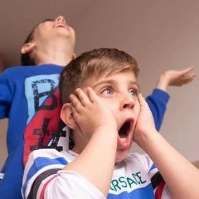 养1个儿子，是输在起跑线，养2个儿子，是要我顾好血压极限……