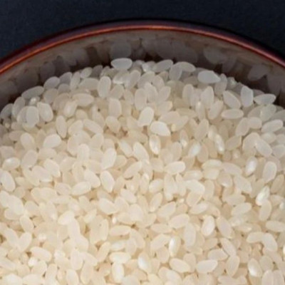 粮库卖过期大米给乡村学校？当地市监局回应