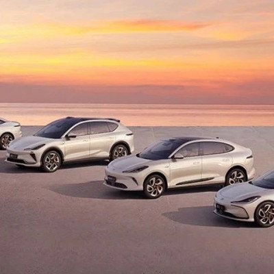 十万用户里程碑与智己的崛起