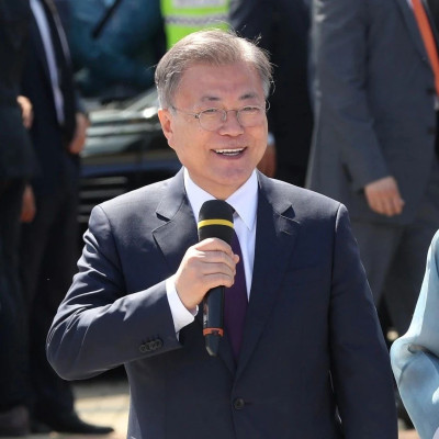 文在寅：尽快确立代总统人选