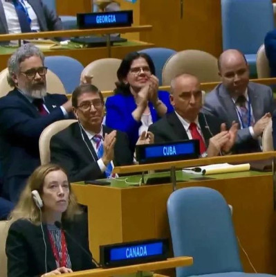 “187票赞成，2票反对，1票弃权”，联大压倒性通过决议