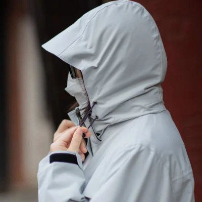 买“某鸟平替”冲锋衣，我劝你留个心眼