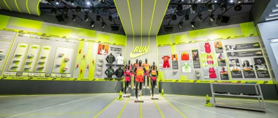 看，这位朋友在进博会跑步打卡