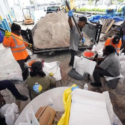 最强级飓风“米尔顿”逼近，美国疏散逾百万人