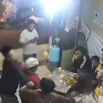 烧烤店男子骚扰陌生女子，警方回应