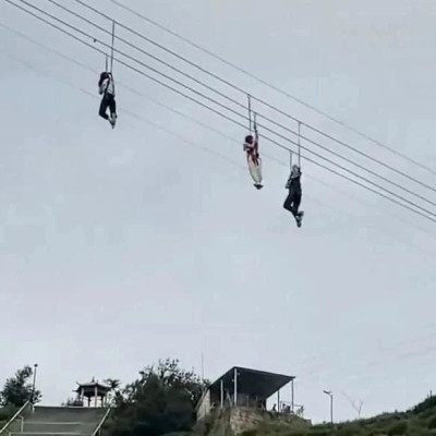 游客悬在半空等待救援？景区：正常现象