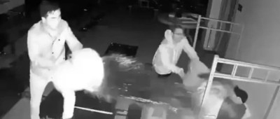 “老人在中学食堂深夜被泼冷水”，长沙通报