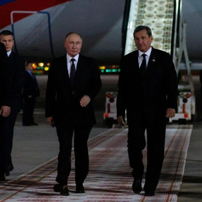 普京抵达土库曼斯坦，将见伊朗总统