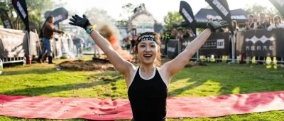 从小失去双腿的她，会拥有怎样的人生？