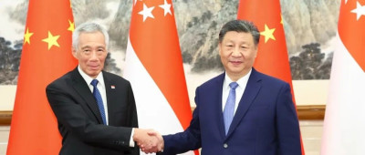 习近平会见新加坡国务资政李显龙