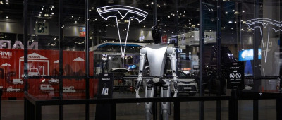 特斯拉 Optimus 机器人进展：已经生产数百台、还拧不好螺丝