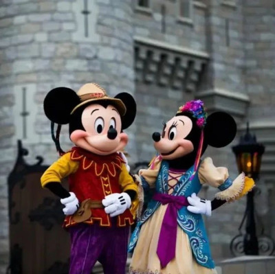 精致穷2.0时代，年轻人去迪士尼上自习