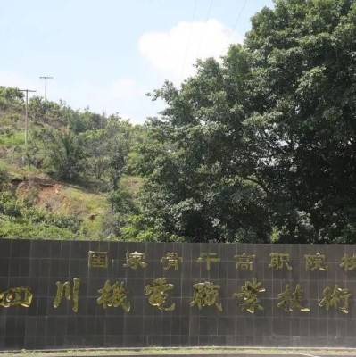 学生不叠被子被断电一周？校方回应