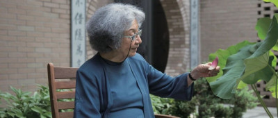 纪念叶嘉莹：“一世多艰，是诗词救了她”