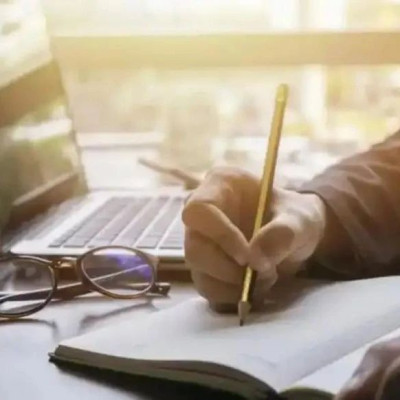 为老人写回忆录后，看到他们无处安放的孤独