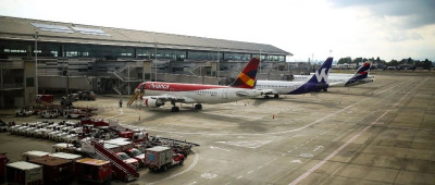 “哥伦比亚一机库发现约2万具尸体”