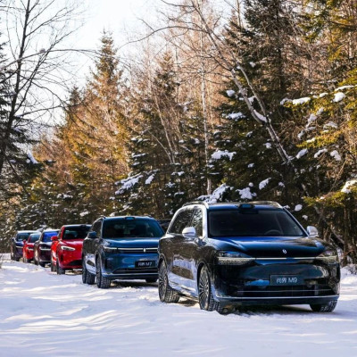 试炼极寒天气，鸿蒙智行秀出豪车「底座」
