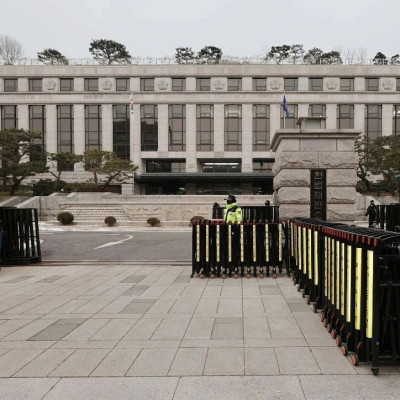 尹锡悦缺席，辩论4分钟结束