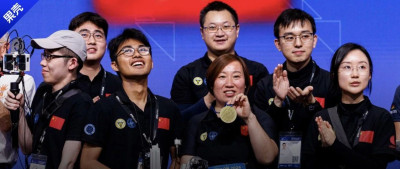 四十九岁，独臂，她获得赛博奥运冠军