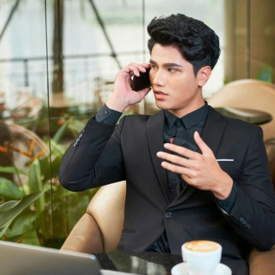 微短剧的霸总，率先被裁